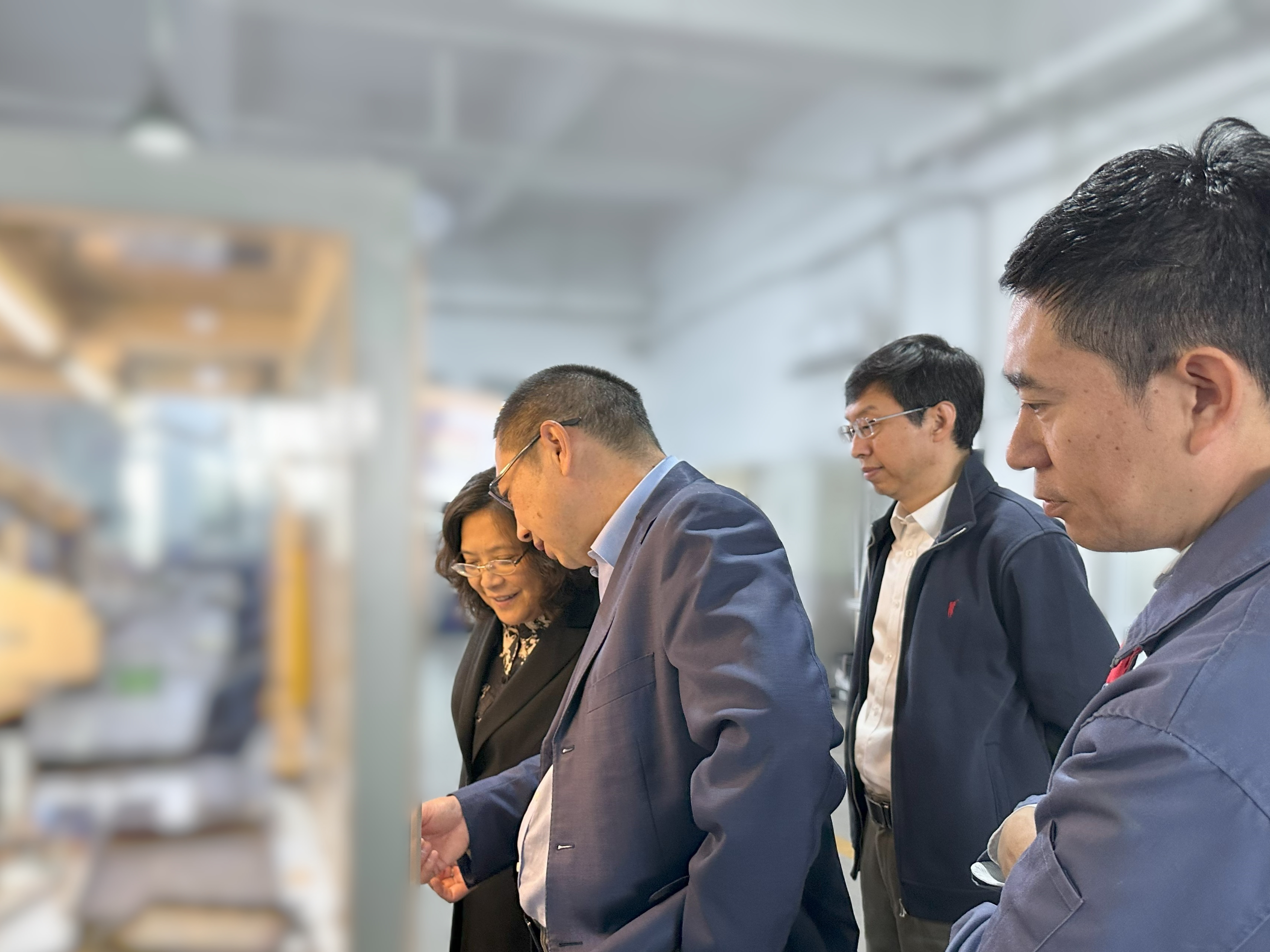 01 雷书记参观.jpg 01 雷书记参观.jpg